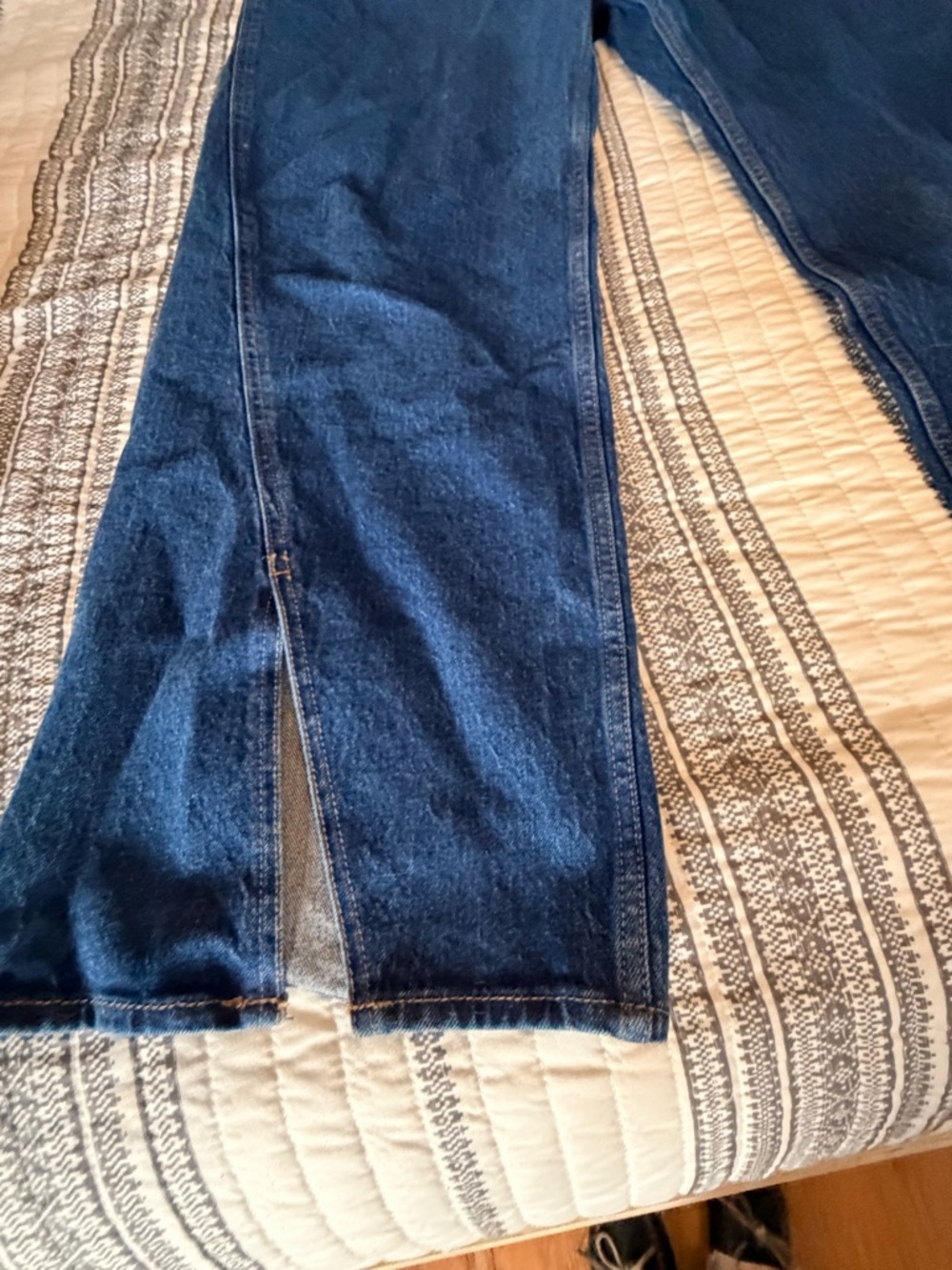 2 pairs of Abercrombie & Fitch Denim High-Rise Jeans - Picture 5 of 11